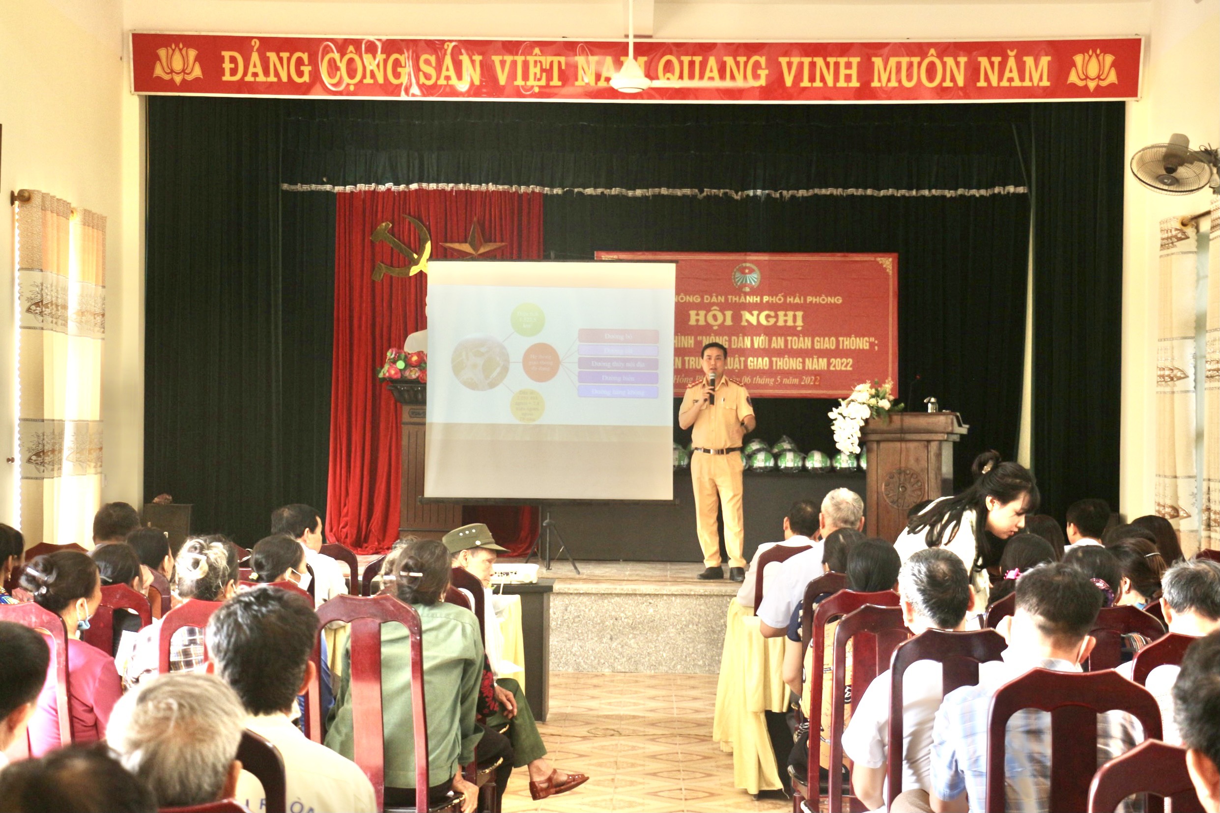 Phòng CSGT đường bộ - đường sắt: Phối hợp xây dựng 41 phóng sự, cung cấp hơn 255 tin, bài tuyên truyền, nâng cao ý thức pháp luật